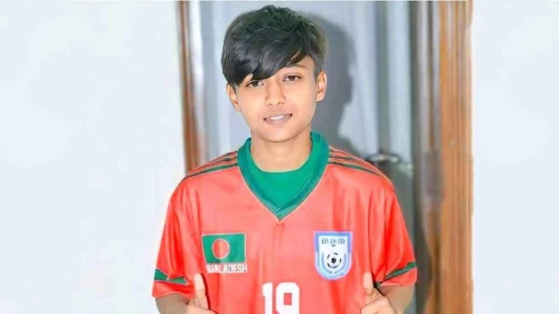 ডাকসুতে বিনা প্রতিদ্বন্দ্বিতায় হল সম্পাদক হতে যাচ্ছেন সাফজয়ী নারী ফুটবলার রেহানা আক্তার